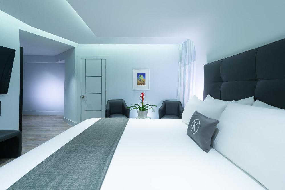 Premier King Room interior